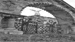 Puerta al Cementerio con Angelote al fondo (Hacía 1980)